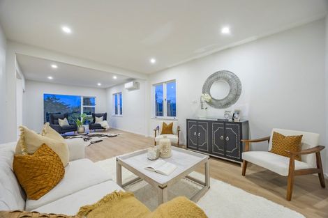 Photo of property in 255 Glenfield Road, Hillcrest, Auckland, 0627