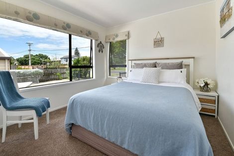 Photo of property in 75 Bay Street, Red Beach, 0932