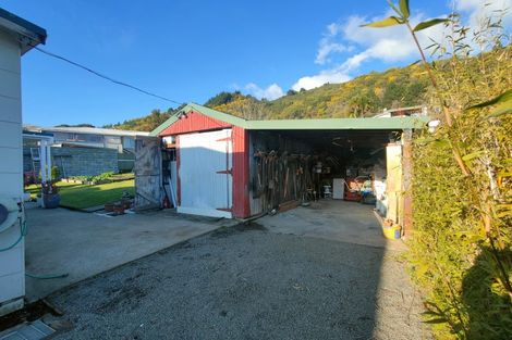 Photo of property in 108 Waikawa Road, Picton, 7220