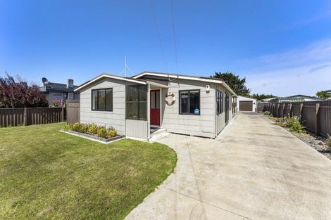 Photo of property in 14 Muapoko Street, Himatangi Beach, Foxton, 4891