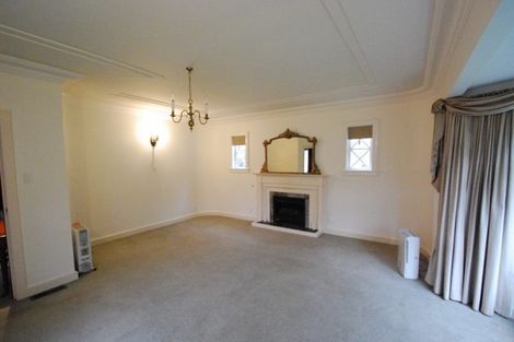 Photo of property in 19 Fitzherbert Terrace, Thorndon, Wellington, 6011