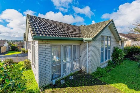 Photo of property in 15 Regents Park Place, Westgate, Auckland, 0614