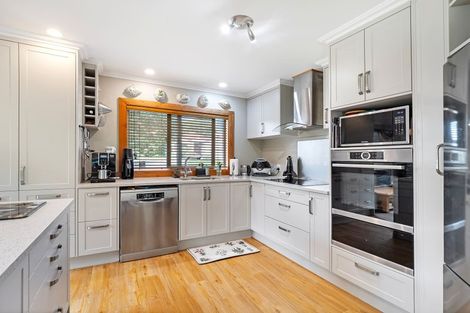 Photo of property in 29 La Lena Grove, Fitzherbert, Palmerston North, 4410