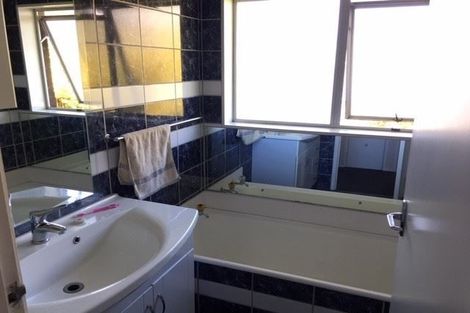 Photo of property in 5 Talavera Place, Te Atatu South, Auckland, 0602