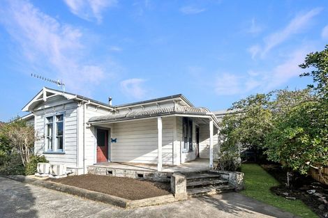 Photo of property in 102 Featherston Street, Takaro, Palmerston North, 4412
