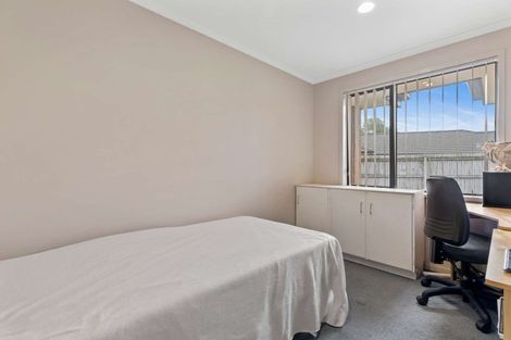 Photo of property in 15 Ernest Shackleton Place, Waiuku, 2123