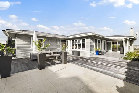Photo of property in 55 Seaview Road, Castor Bay, Auckland, 0620