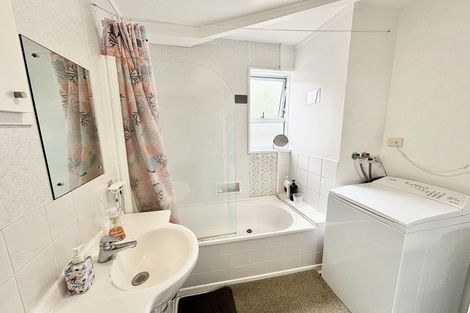 Photo of property in 8 Divich Avenue, Te Atatu South, Auckland, 0610