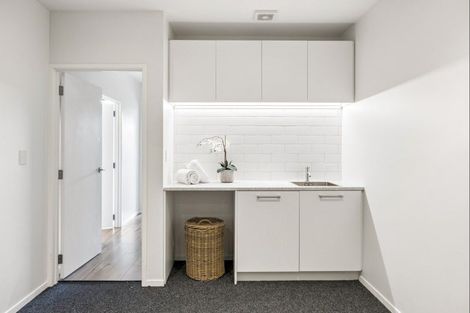 Photo of property in 24 Tapuwae Way, Mangere Bridge, Auckland, 2022