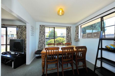 Photo of property in 2/5 Peebles Drive, Hei Hei, Christchurch, 8042