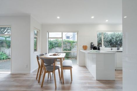 Photo of property in 15a Hatton Road, Orewa, 0931