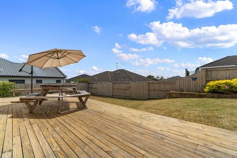 Photo of property in 32 Cranbrook Place, Rototuna North, Hamilton, 3210