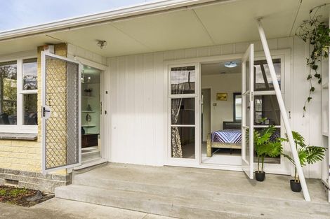 Photo of property in 202a Grove Road, Mayfair, Hastings, 4122