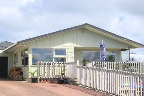 Photo of property in 756 East Coast Road, Pinehill, Auckland, 0630