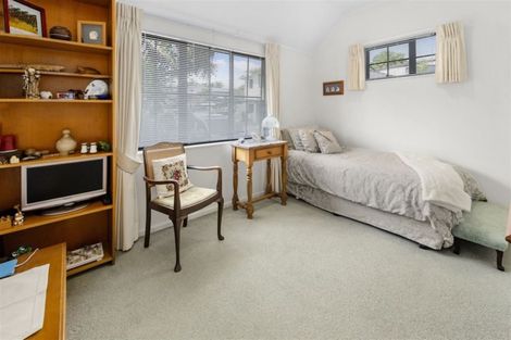 Photo of property in 1/274 East Coast Road, Forrest Hill, Auckland, 0620