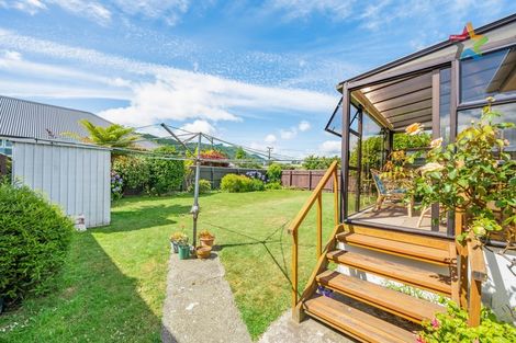 Photo of property in 1 Craig Grove, Elderslea, Upper Hutt, 5018