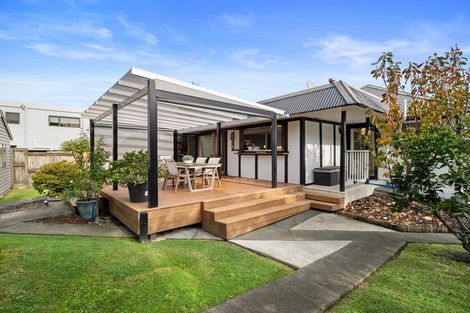 Photo of property in 2/531 Beach Road, Murrays Bay, Auckland, 0630