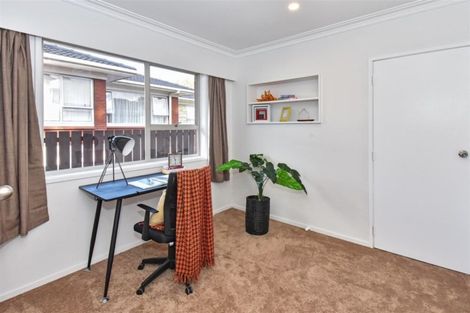 Photo of property in 60 Lawrence Crescent, Hillpark, Auckland, 2102
