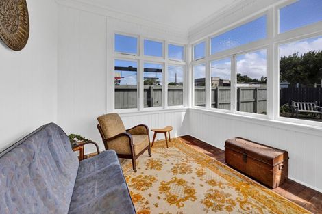 Photo of property in 195 South Road, Hawera, 4610