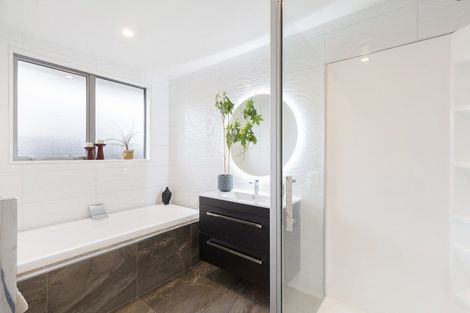 Photo of property in 8 Irvines Track, Halswell, Christchurch, 8025