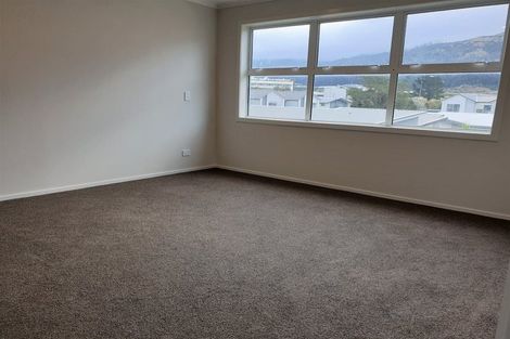 Photo of property in 16 Bluff Road, Kenepuru, Porirua, 5022