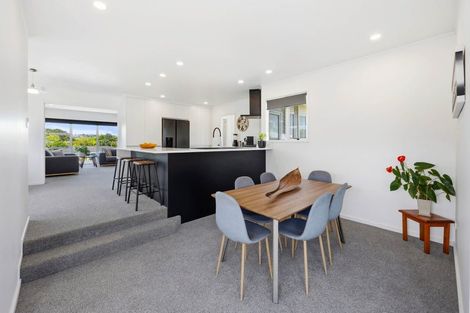 Photo of property in 5 Harford Place, Pakuranga Heights, Auckland, 2010