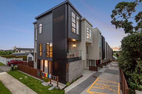 Photo of property in 2/33 Williamson Avenue, Belmont, Auckland, 0622