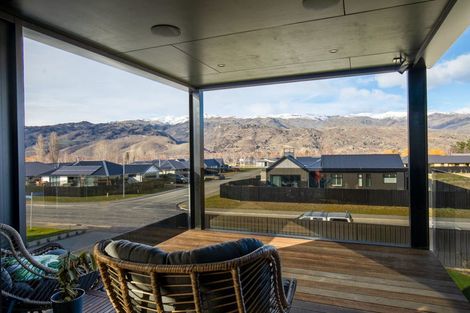 Photo of property in 27 Stratford Drive, Mount Pisa, Cromwell, 9383