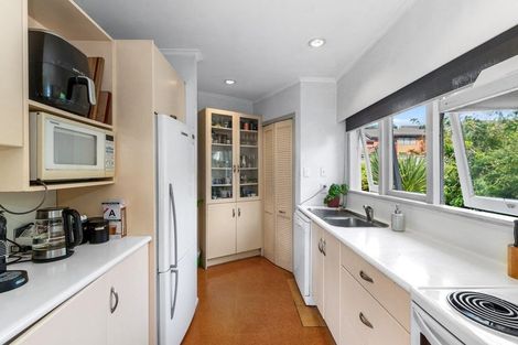 Photo of property in 1/5 Camelot Place, Glenfield, Auckland, 0629