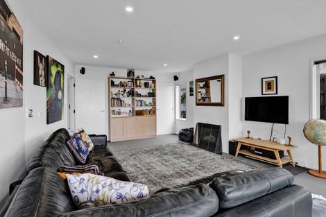 Photo of property in 36 Octavius Place, New Plymouth, 4312