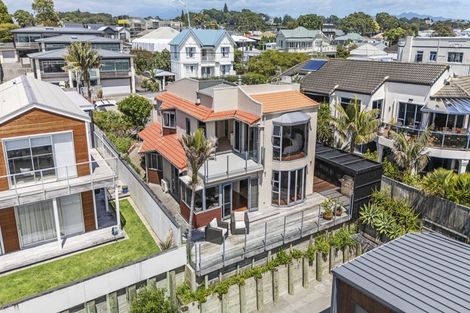 Photo of property in 18 Hine Street, New Plymouth, 4310