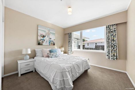 Photo of property in 16 Robert Burke Place, Henderson, Auckland, 0612