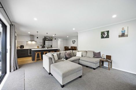 Photo of property in 32 Peacock Place, Pokeno, 2402