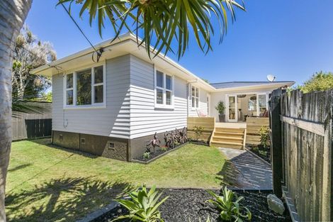 Photo of property in 48 Longburn Road, Henderson, Auckland, 0610