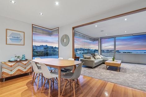 Photo of property in 2/55 Parr Terrace, Castor Bay, Auckland, 0620