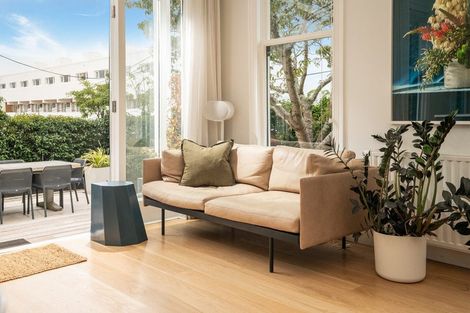 Photo of property in 18 Austin Street, Mount Victoria, Wellington, 6011