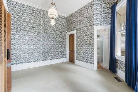 Photo of property in 5 Queen Street, Northcote Point, Auckland, 0627