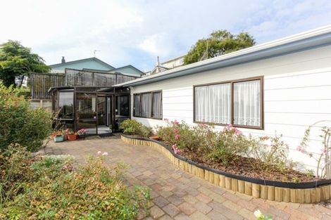 Photo of property in 68 Waiwaka Terrace, Strandon, New Plymouth, 4312