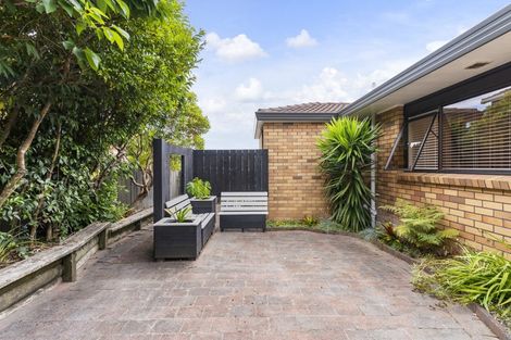 Photo of property in 2/9 Perendale Close, Somerville, Auckland, 2014