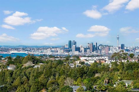 Photo of property in 3 Speedy Crescent, Hillcrest, Auckland, 0627