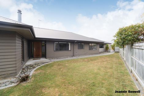 Photo of property in 9 Walnut Grove, Kelvin Grove, Palmerston North, 4414
