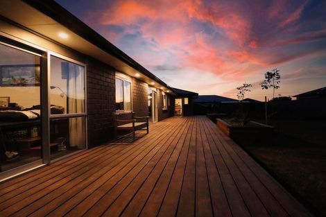 Photo of property in 1 Routhan Way, Carterton, 5713