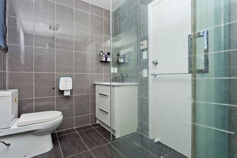 Photo of property in 598 Glenfield Road, Bayview, Auckland, 0629