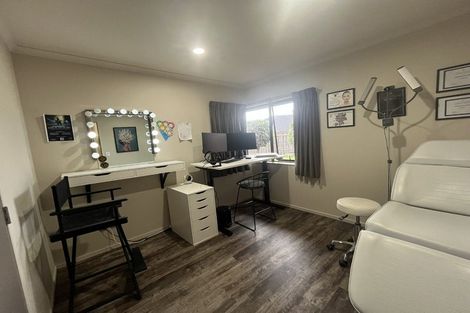 Photo of property in 17 Consort Close, Paraparaumu Beach, Paraparaumu, 5032