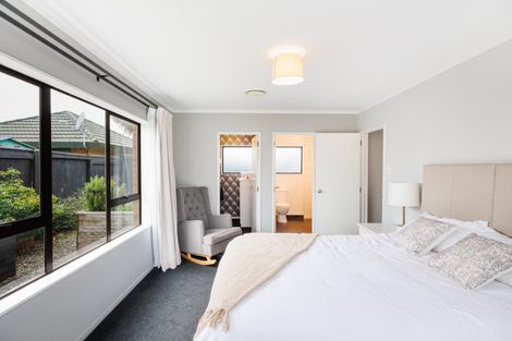 Photo of property in 77 Pacific Drive, Fitzherbert, Palmerston North, 4410