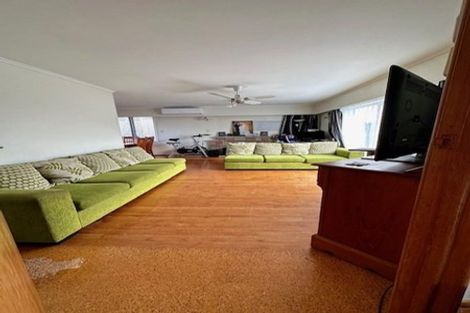 Photo of property in 10 Dundee Place, Blockhouse Bay, Auckland, 0600