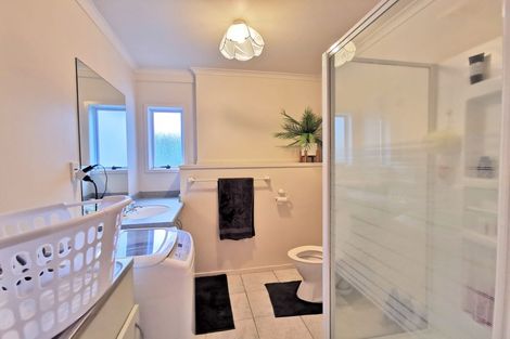 Photo of property in 1 Lewis Road, Pakuranga, Auckland, 2010