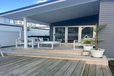 Photo of property in 4 Pavola Grove, Glenfield, Auckland, 0629