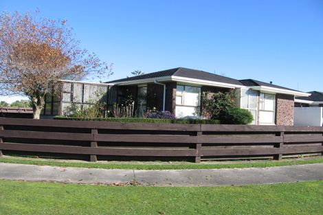 Photo of property in 30 Abraham Crescent, Milson, Palmerston North, 4414