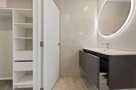 Photo of property in 47a Gossamer Drive, Pakuranga Heights, Auckland, 2010